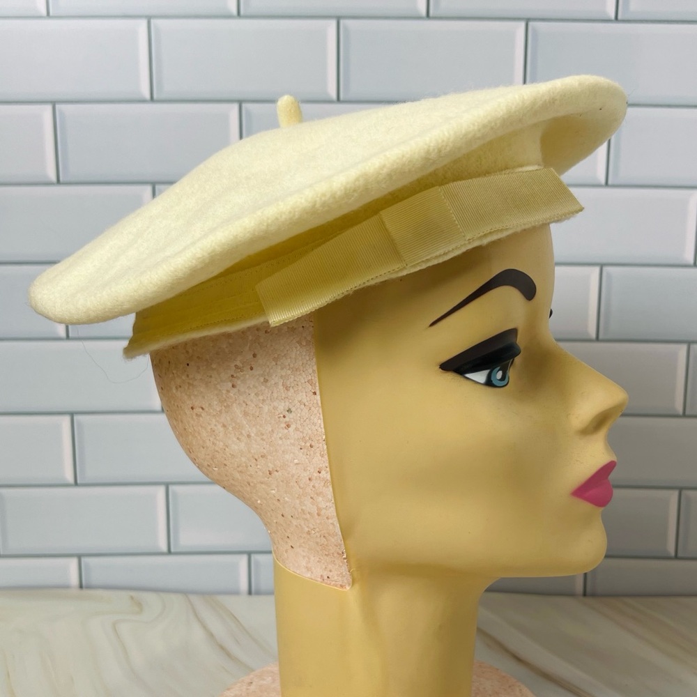 Vintage White Wool Beret Hat w/ Bow French Parisian Chic 1960s Mod Style